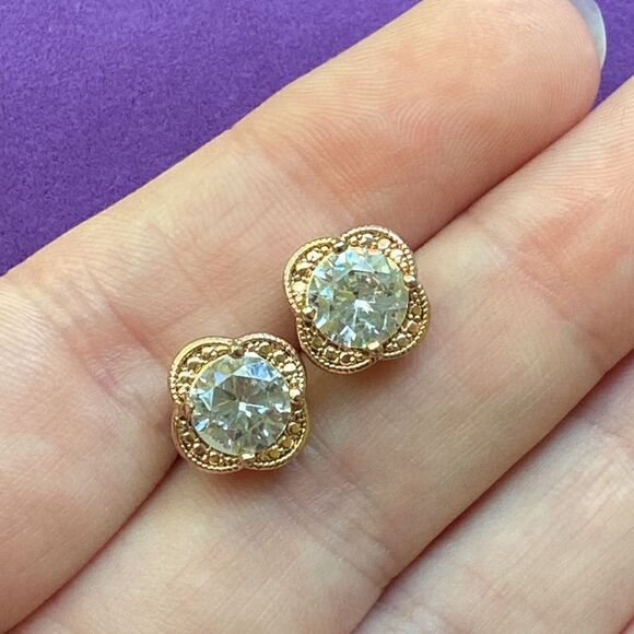 💛 Avon CZ Sparkle Earrings - Picture 3 of 5